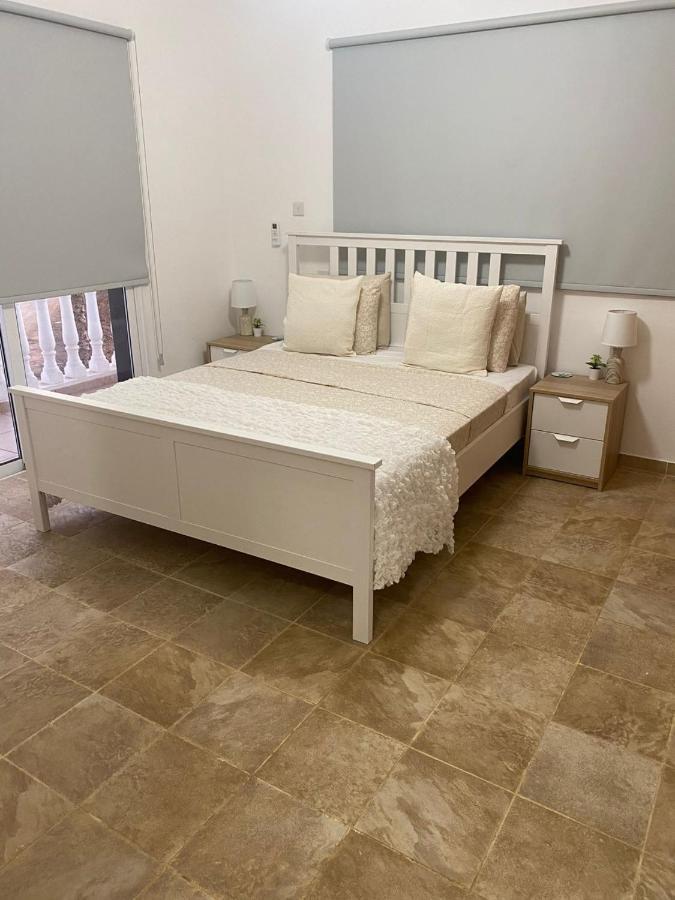Villa Suncity Boutique Beachfront 아이아 나파 외부 사진
