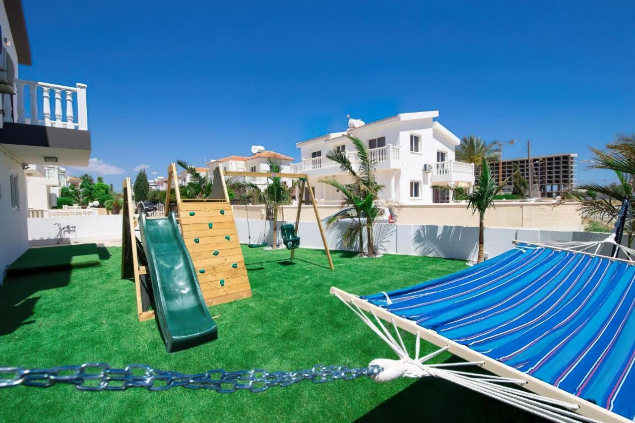 Villa Suncity Boutique Beachfront 아이아 나파 외부 사진