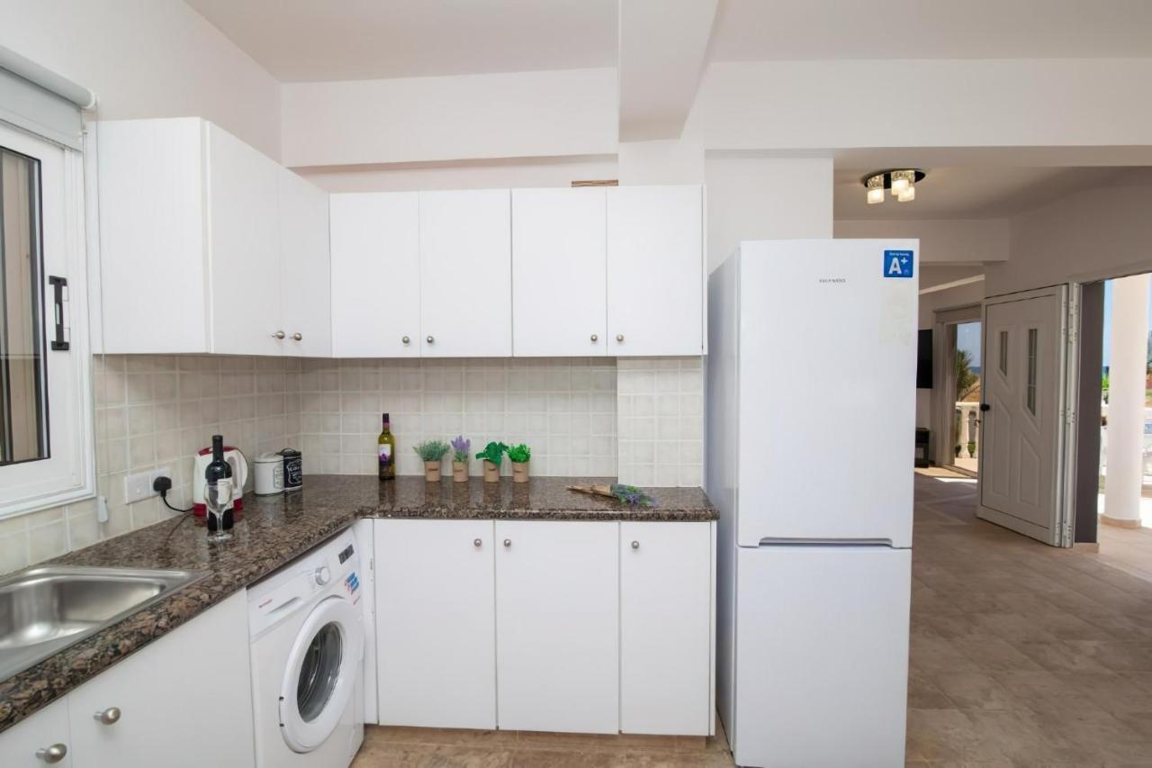 Villa Suncity Boutique Beachfront 아이아 나파 외부 사진