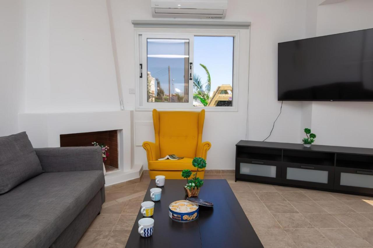 Villa Suncity Boutique Beachfront 아이아 나파 외부 사진