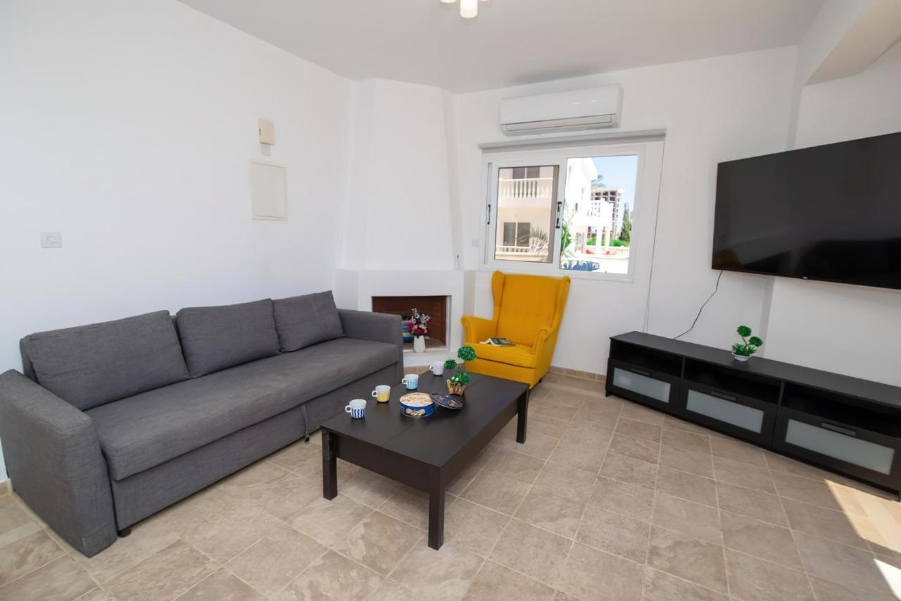 Villa Suncity Boutique Beachfront 아이아 나파 외부 사진