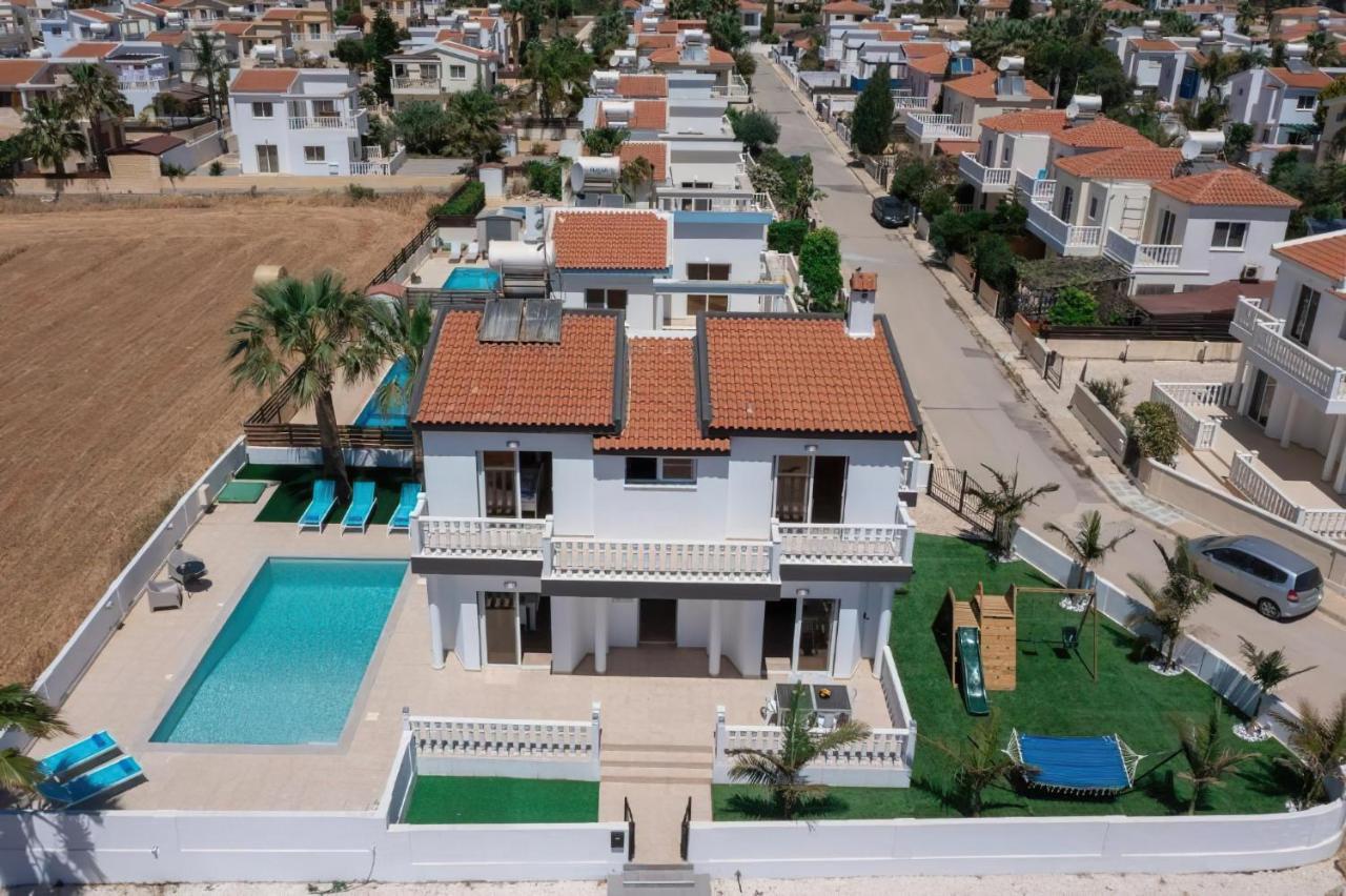 Villa Suncity Boutique Beachfront 아이아 나파 외부 사진