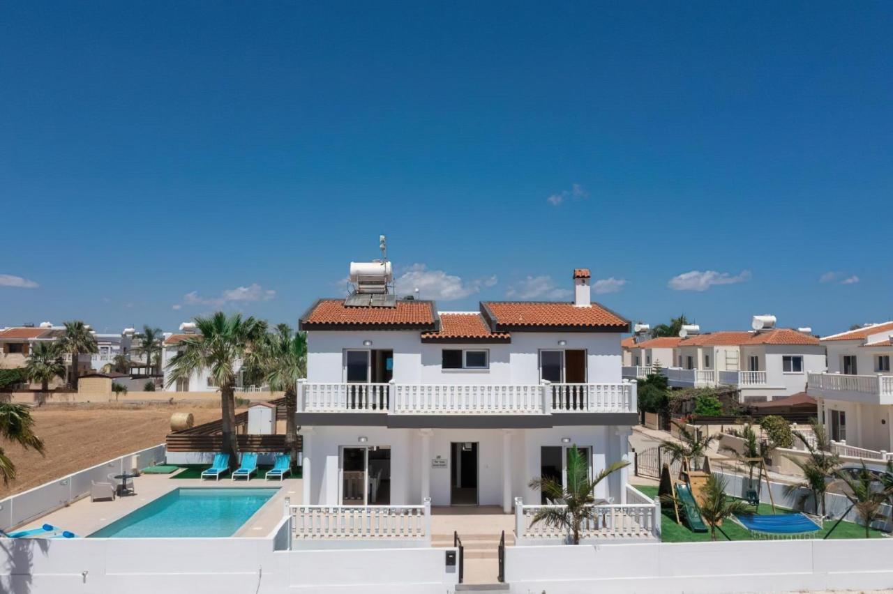 Villa Suncity Boutique Beachfront 아이아 나파 외부 사진
