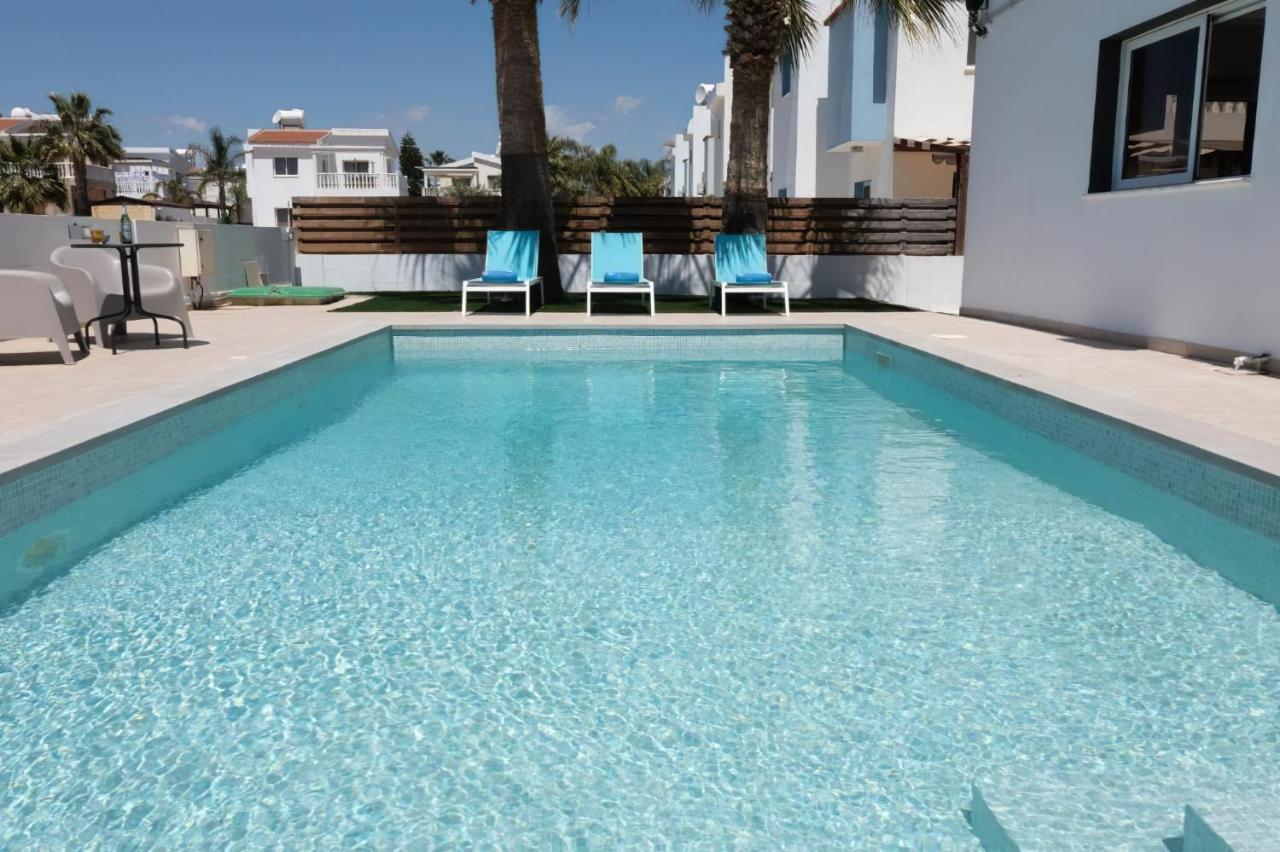 Villa Suncity Boutique Beachfront 아이아 나파 외부 사진
