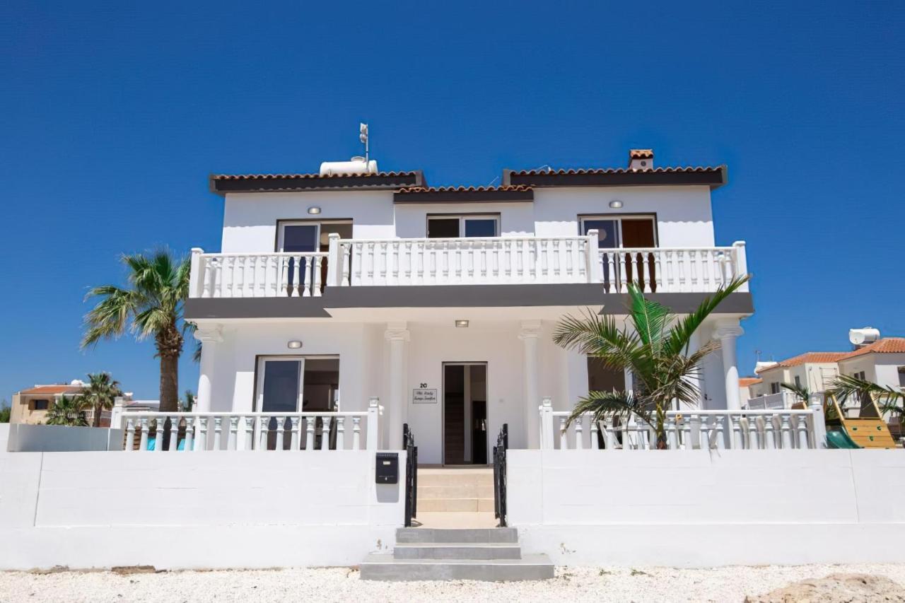 Villa Suncity Boutique Beachfront 아이아 나파 외부 사진