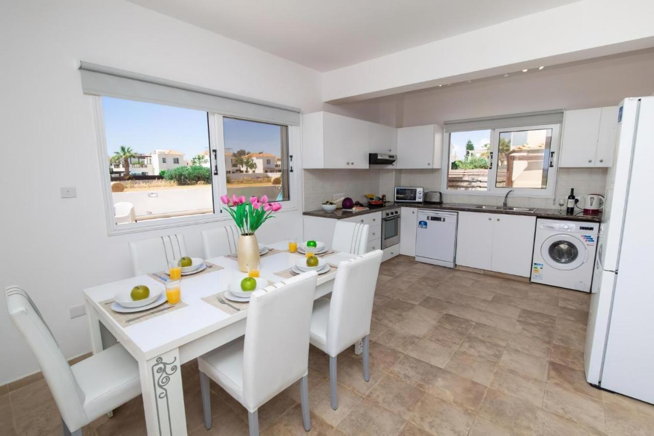 Villa Suncity Boutique Beachfront 아이아 나파 외부 사진