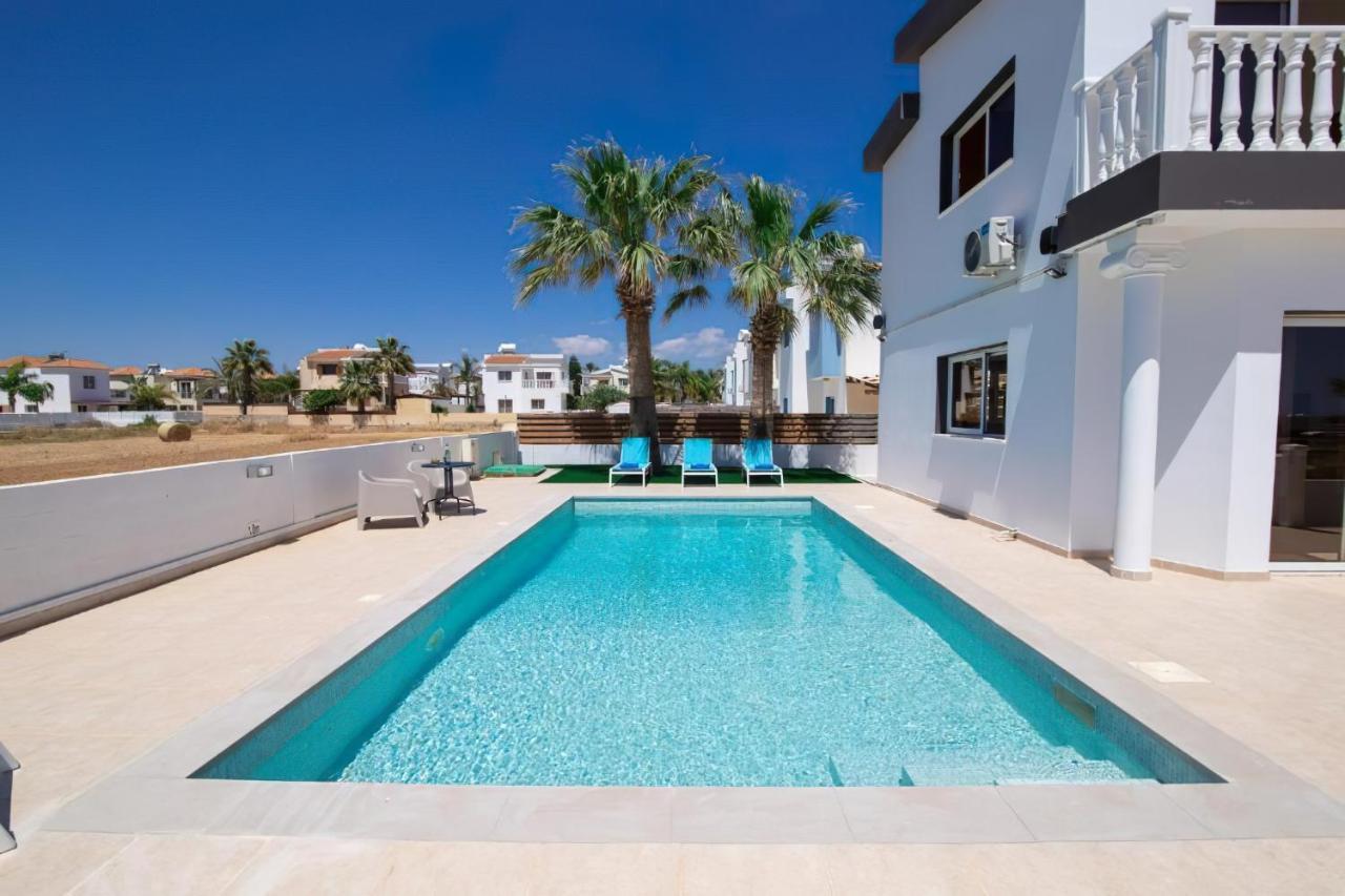 Villa Suncity Boutique Beachfront 아이아 나파 외부 사진