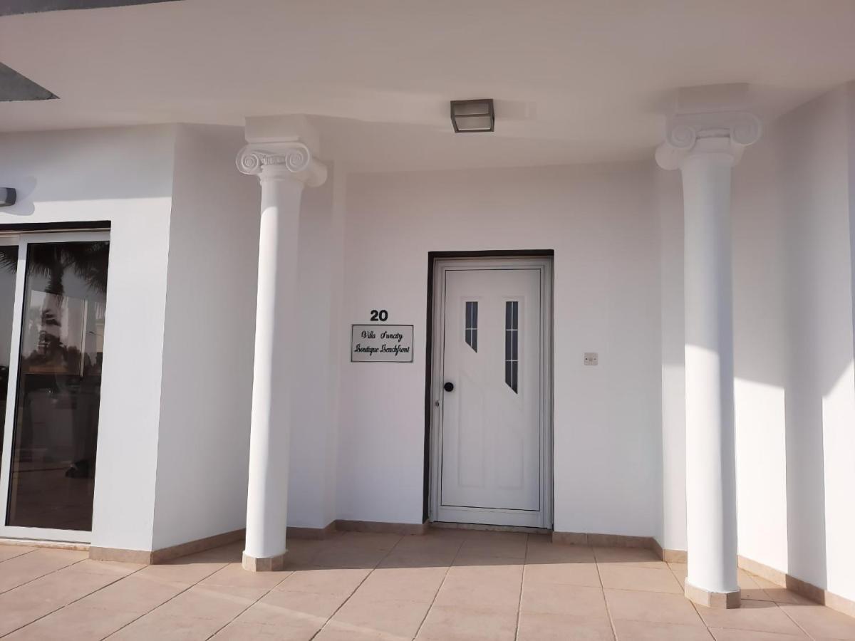 Villa Suncity Boutique Beachfront 아이아 나파 외부 사진