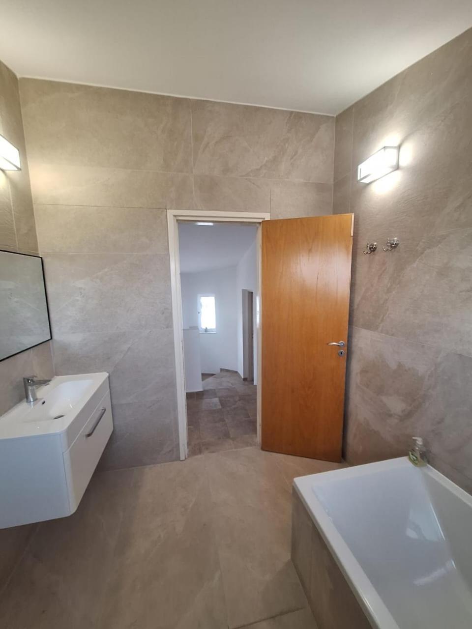 Villa Suncity Boutique Beachfront 아이아 나파 외부 사진