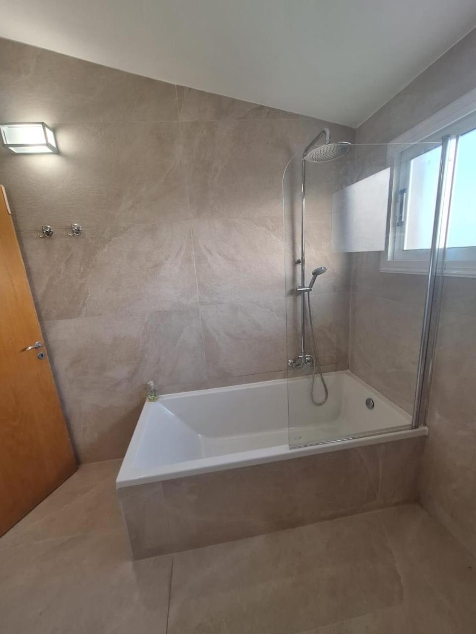 Villa Suncity Boutique Beachfront 아이아 나파 외부 사진