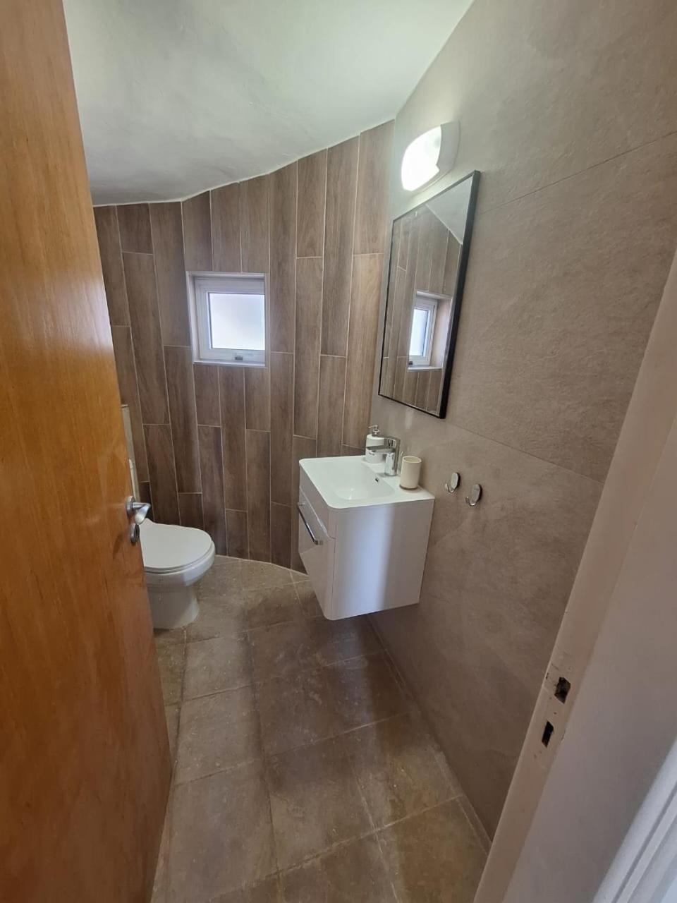 Villa Suncity Boutique Beachfront 아이아 나파 외부 사진