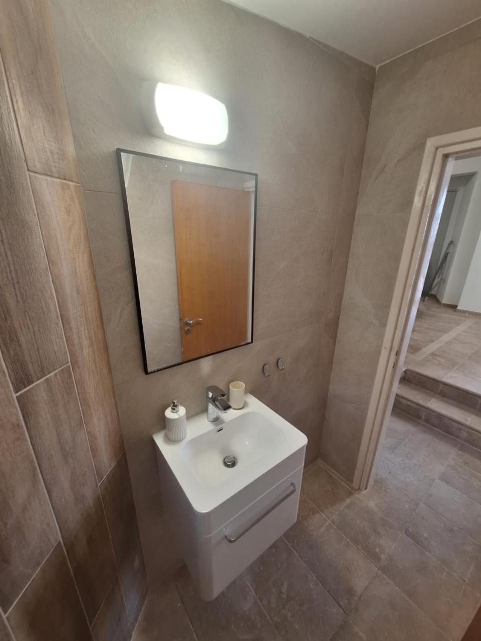 Villa Suncity Boutique Beachfront 아이아 나파 외부 사진